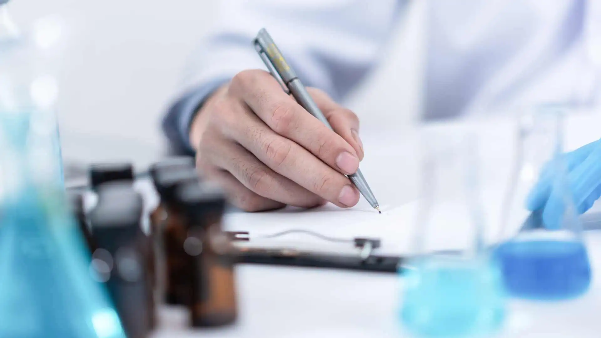 requisitos-para-abrir-un-laboratorio-clínico